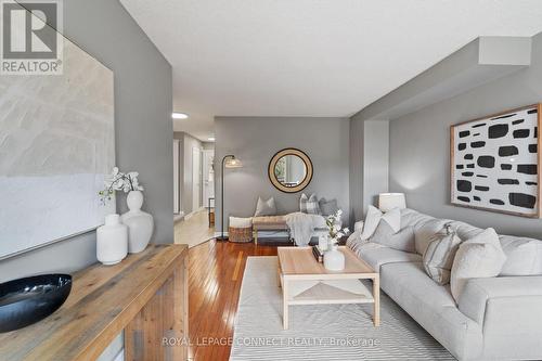 197 - 10 Bassett Boulevard, Whitby, ON - Indoor Photo Showing Living Room