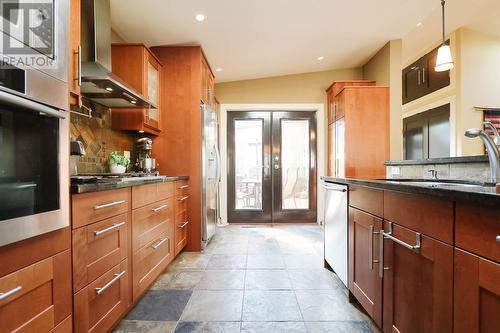 1090 Clements Avenue, North Vancouver, BC - Indoor Photo Showing Kitchen