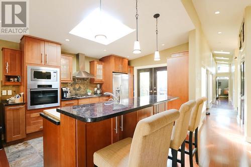 1090 Clements Avenue, North Vancouver, BC - Indoor Photo Showing Kitchen With Stainless Steel Kitchen