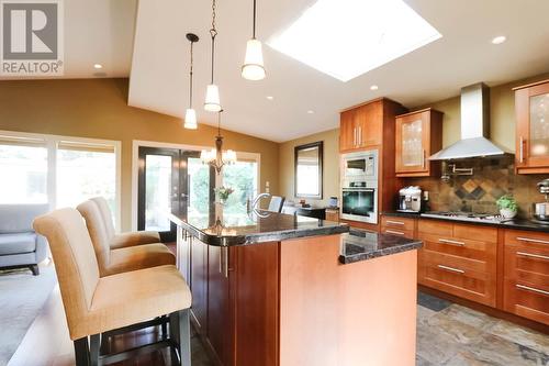 1090 Clements Avenue, North Vancouver, BC - Indoor Photo Showing Kitchen