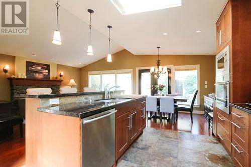 1090 Clements Avenue, North Vancouver, BC - Indoor Photo Showing Kitchen With Upgraded Kitchen