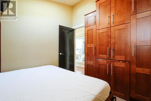 1090 Clements Avenue, North Vancouver, BC - Indoor Photo Showing Bedroom