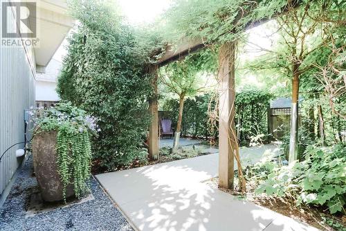 1090 Clements Avenue, North Vancouver, BC - Outdoor