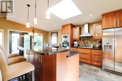 1090 Clements Avenue, North Vancouver, BC - Indoor Photo Showing Kitchen With Stainless Steel Kitchen With Upgraded Kitchen