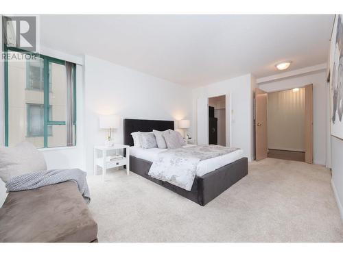 5E 338 Taylor Way, West Vancouver, BC - Indoor Photo Showing Bedroom