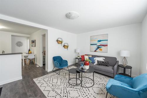 1004 Redwood Avenue, Winnipeg, MB - Indoor Photo Showing Living Room