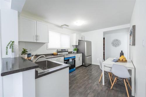 1004 Redwood Avenue, Winnipeg, MB - Indoor Photo Showing Kitchen