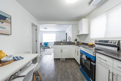 1004 Redwood Avenue, Winnipeg, MB - Indoor Photo Showing Kitchen