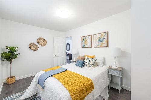 1004 Redwood Avenue, Winnipeg, MB - Indoor Photo Showing Bedroom