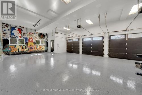 6 & 8 Macleod Estate Court, Richmond Hill, ON - Indoor Photo Showing Garage