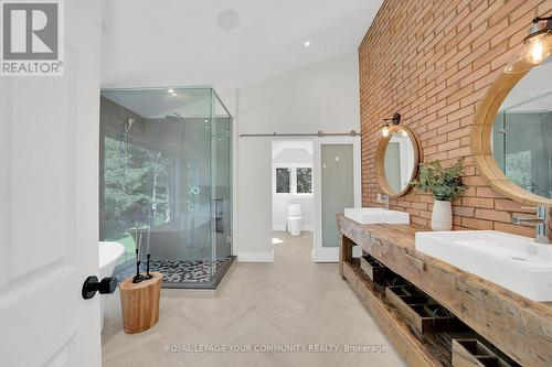 6 & 8 Macleod Estate Court, Richmond Hill, ON - Indoor Photo Showing Bathroom