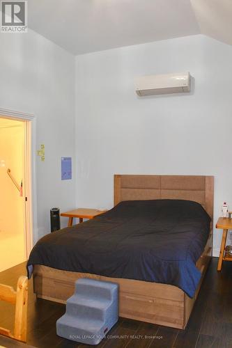 6 & 8 Macleod Estate Court, Richmond Hill, ON - Indoor Photo Showing Bedroom