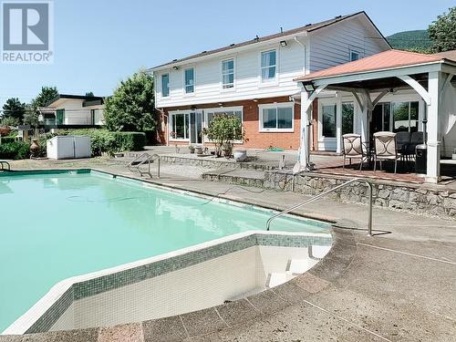 2090 Westdean Crescent, West Vancouver, BC - Outdoor With In Ground Pool