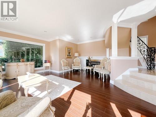 2090 Westdean Crescent, West Vancouver, BC - Indoor Photo Showing Living Room