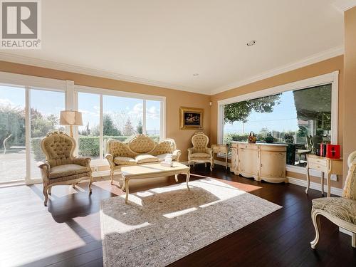 2090 Westdean Crescent, West Vancouver, BC - Indoor Photo Showing Living Room