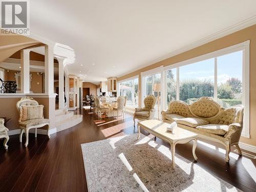 2090 Westdean Crescent, West Vancouver, BC - Indoor Photo Showing Living Room