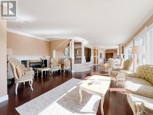 2090 Westdean Crescent, West Vancouver, BC - Indoor Photo Showing Living Room