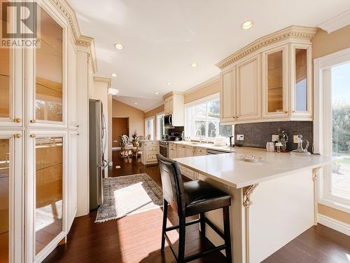 2090 Westdean Crescent, West Vancouver, BC - Indoor Photo Showing Kitchen