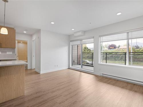 204-135 Haliburton St, Nanaimo, BC - Indoor Photo Showing Kitchen