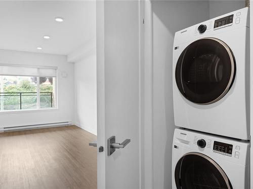 204-135 Haliburton St, Nanaimo, BC - Indoor Photo Showing Laundry Room