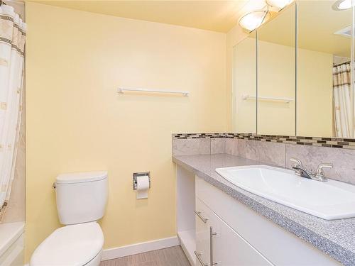 609-647 Michigan St, Victoria, BC - Indoor Photo Showing Bathroom