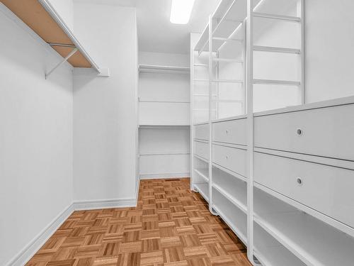 2 Rue Du Beaujolais, Kirkland, QC - Indoor With Storage