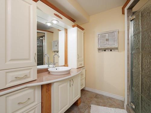 Salle de bains - 5-26 Rue St-Hippolyte, Salaberry-De-Valleyfield, QC - Indoor Photo Showing Bathroom