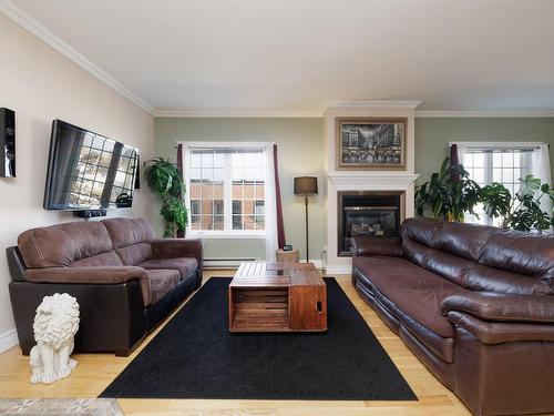 Salon - 5-26 Rue St-Hippolyte, Salaberry-De-Valleyfield, QC - Indoor Photo Showing Living Room With Fireplace