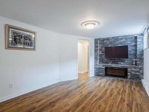 Salle familiale - 5240 Rue De Kensington, Longueuil (Saint-Hubert), QC - Indoor Photo Showing Living Room With Fireplace