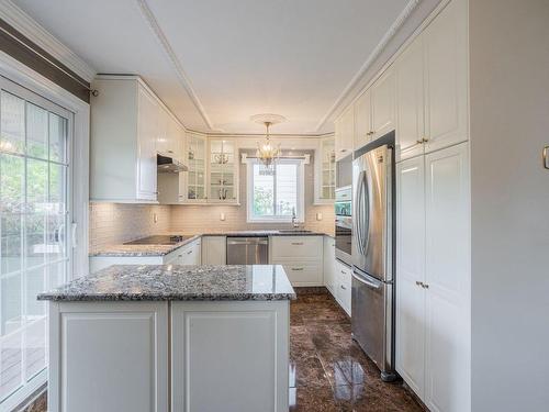 Kitchen - 5240 Rue De Kensington, Longueuil (Saint-Hubert), QC - Indoor Photo Showing Kitchen With Upgraded Kitchen