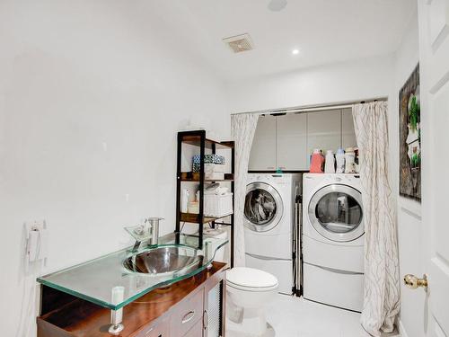 Salle de lavage - 428 Rue Ivanhoe, Laval (Fabreville), QC - Indoor Photo Showing Laundry Room