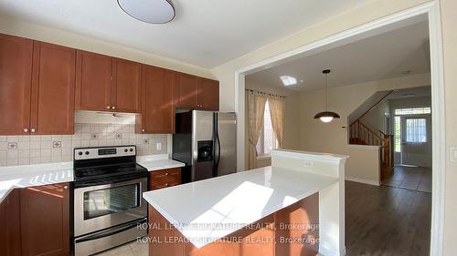 72 Montreal Circ, Hamilton, ON - Indoor Photo Showing Kitchen