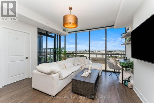 1007 - 2916 Highway 7, Vaughan, ON - Indoor Photo Showing Living Room