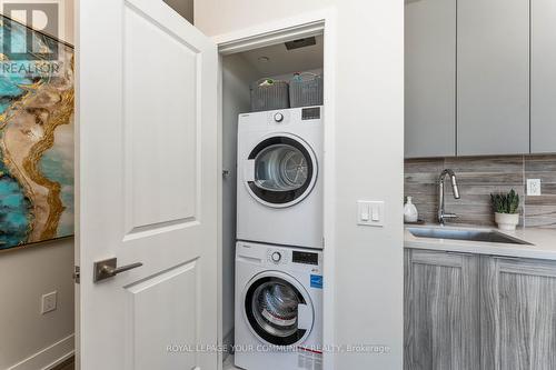 1007 - 2916 Highway 7, Vaughan, ON - Indoor Photo Showing Laundry Room