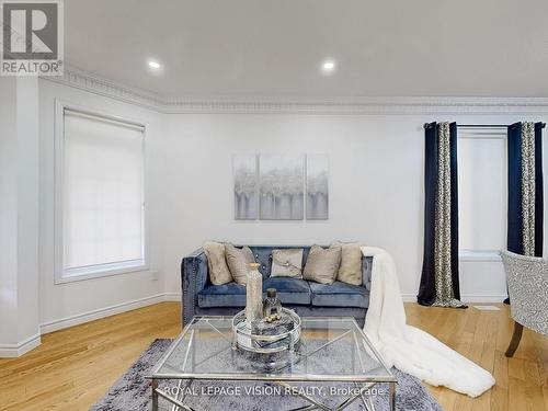 167 Golden Meadow Drive, Markham, ON - Indoor Photo Showing Living Room