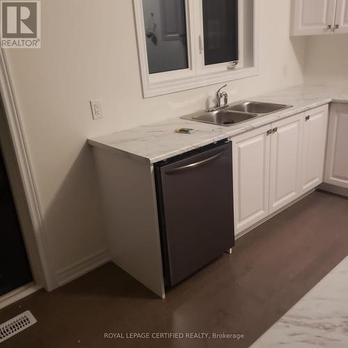 569 Red Elm Road, Shelburne, ON - Indoor Photo Showing Kitchen With Double Sink