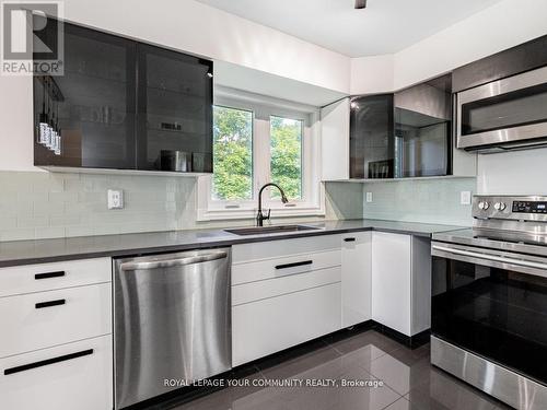 306 - 3095 Cawthra Road, Mississauga, ON - Indoor Photo Showing Kitchen