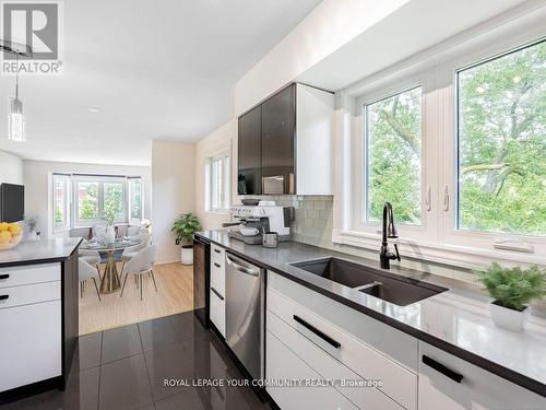 306 - 3095 Cawthra Road, Mississauga, ON - Indoor Photo Showing Kitchen With Double Sink