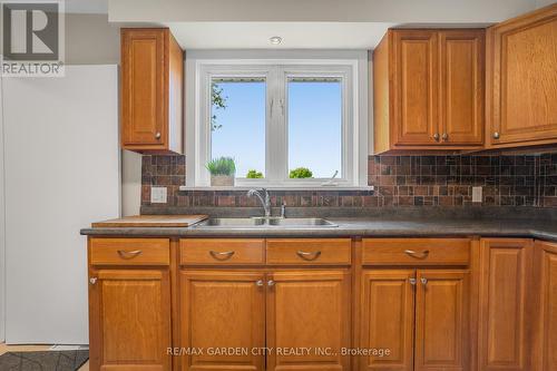 174 Mud Street, Grimsby, ON - Indoor Photo Showing Kitchen With Double Sink