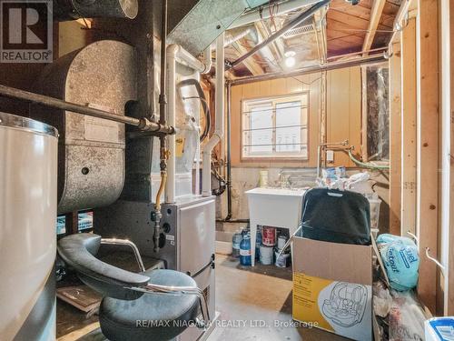 962 Parkdale Avenue, Fort Erie, ON - Indoor Photo Showing Basement