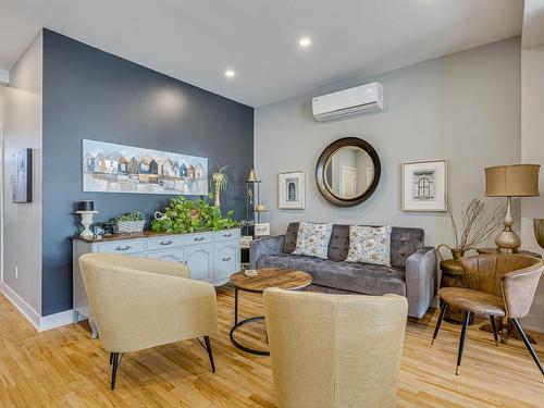 Salon - 630 Rue Brault, Montréal (Verdun/Île-Des-Soeurs), QC - Indoor Photo Showing Living Room