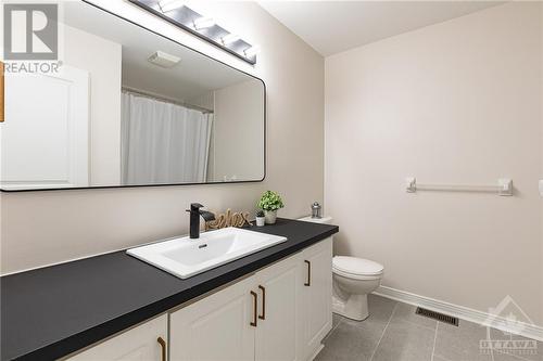 28 Drysdale Street, Ottawa, ON - Indoor Photo Showing Bathroom