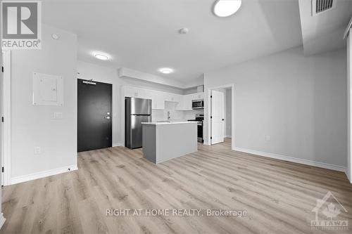 611 - 1350 Hemlock Road, Ottawa, ON - Indoor Photo Showing Kitchen