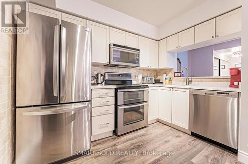 924 - 5 Everson Drive, Toronto, ON - Indoor Photo Showing Kitchen