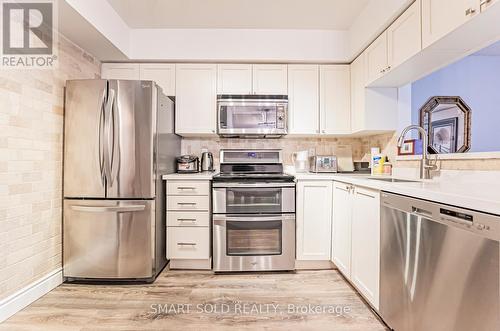 924 - 5 Everson Drive, Toronto, ON - Indoor Photo Showing Kitchen