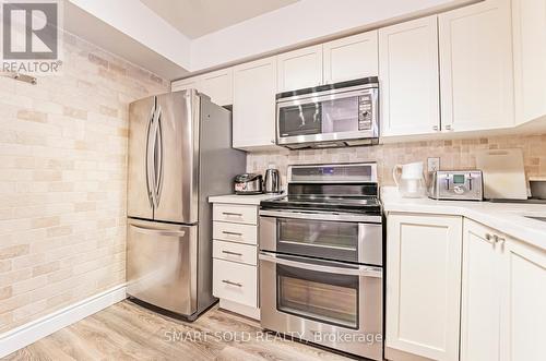 924 - 5 Everson Drive, Toronto, ON - Indoor Photo Showing Kitchen