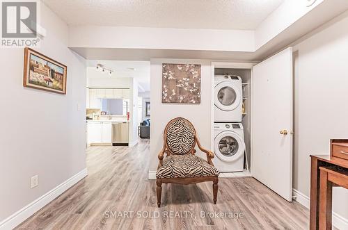 924 - 5 Everson Drive, Toronto, ON - Indoor Photo Showing Laundry Room