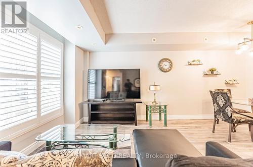 924 - 5 Everson Drive, Toronto, ON - Indoor Photo Showing Living Room