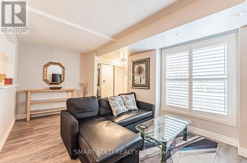 924 - 5 Everson Drive, Toronto, ON - Indoor Photo Showing Living Room