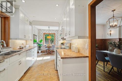 121 Albany Avenue, Toronto, ON - Indoor Photo Showing Kitchen With Double Sink With Upgraded Kitchen